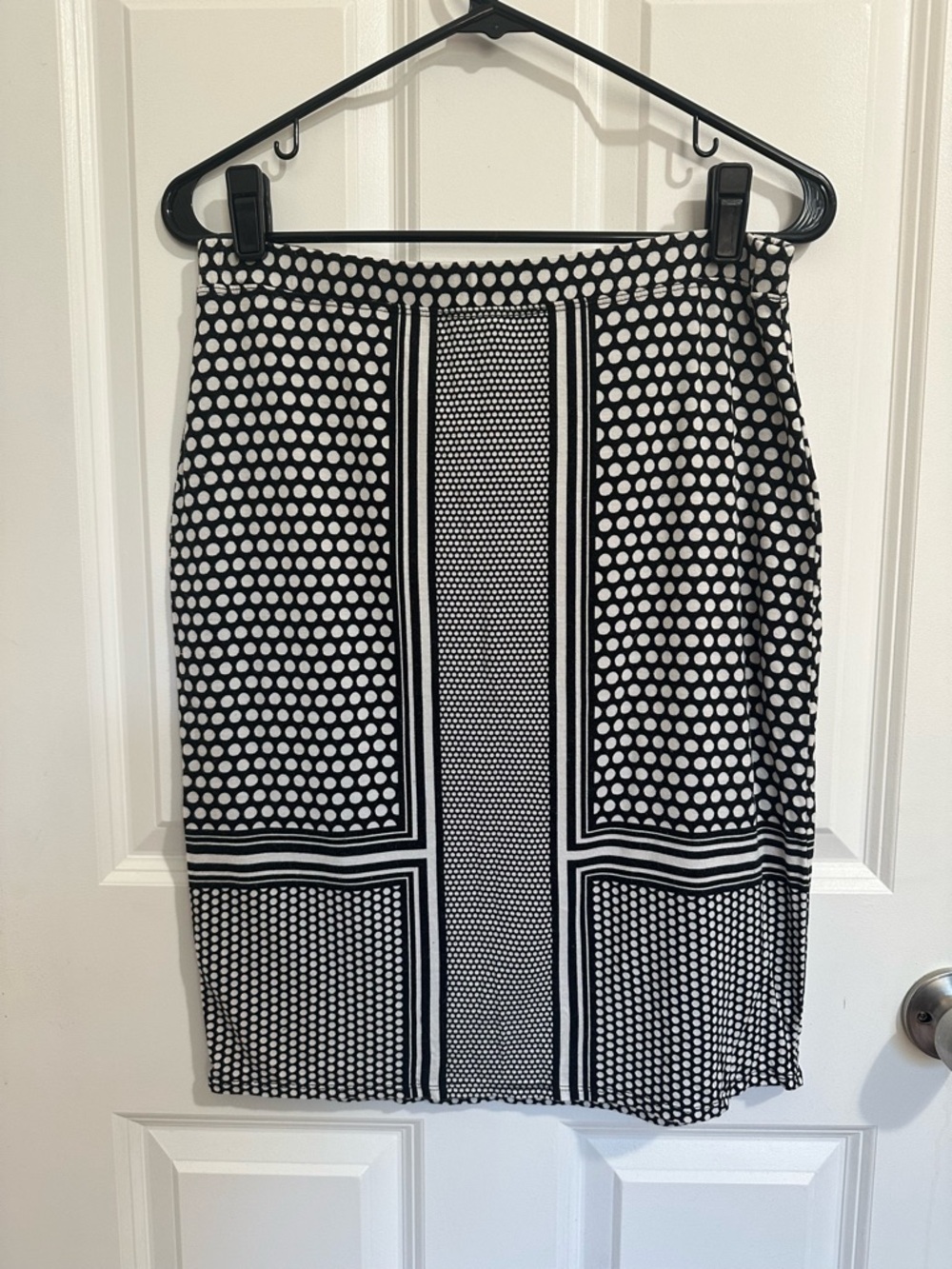Max Studio Geometric Polka Dot Pencil Skirt - Black & White - Size M